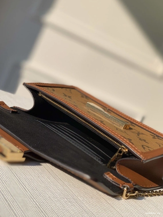 WIS LOUIS VUITTON V DAUPHINE CHAIN WALLET 1011